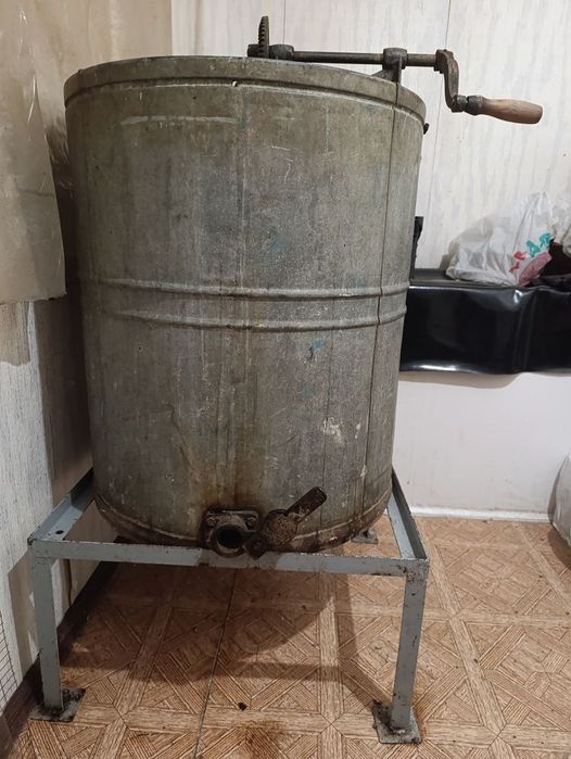 Продам медогонку.