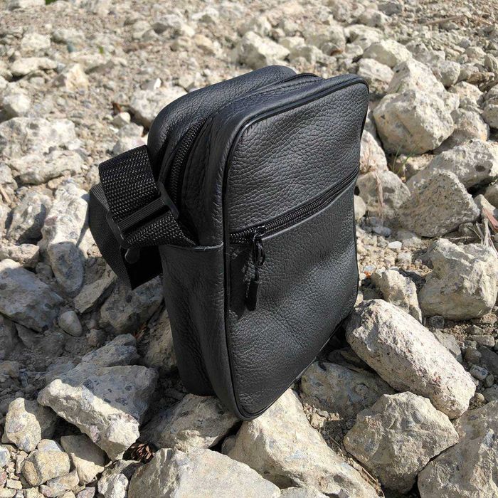 Качественная мужская сумка из натуральной кожи. Цвет: чёрный.