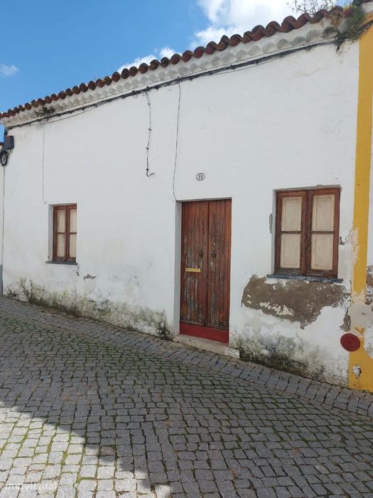 Moradia Geminada T5 (em estado de Ruina) - Cuba