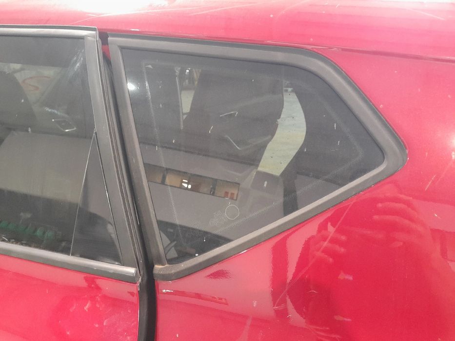 Vidro do painel trás esquerdo SEAT Ateca (KH7)