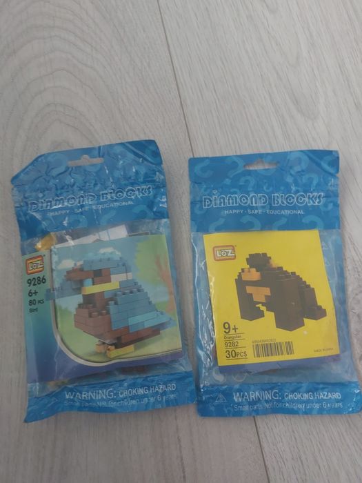 Vendo dois conjuntos de Diamond Blocks da LOLZ, novos e ainda embalados.