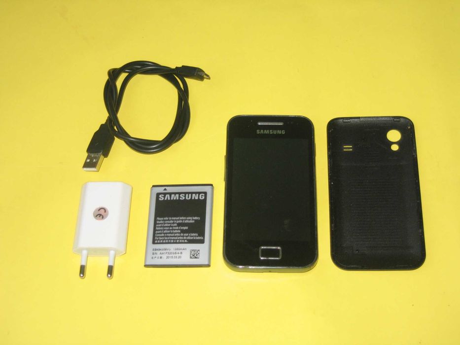 Samsung Galaxy Ace GT-S5830 3,5" + ładowarka - stan bardzo dobry