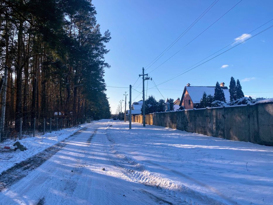 Продаж ділянки з готовим фундаментом та усіма комунікаціями біля лісу!