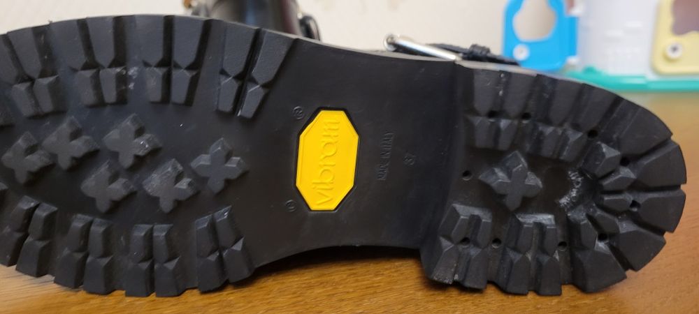 Черевики,Челсі ботінки жіночі Vibram 37
