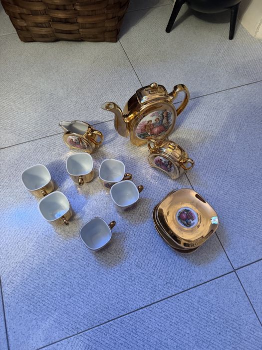 Conjunto de café com 6 chávenas + Cafeteira para Leite e Chá