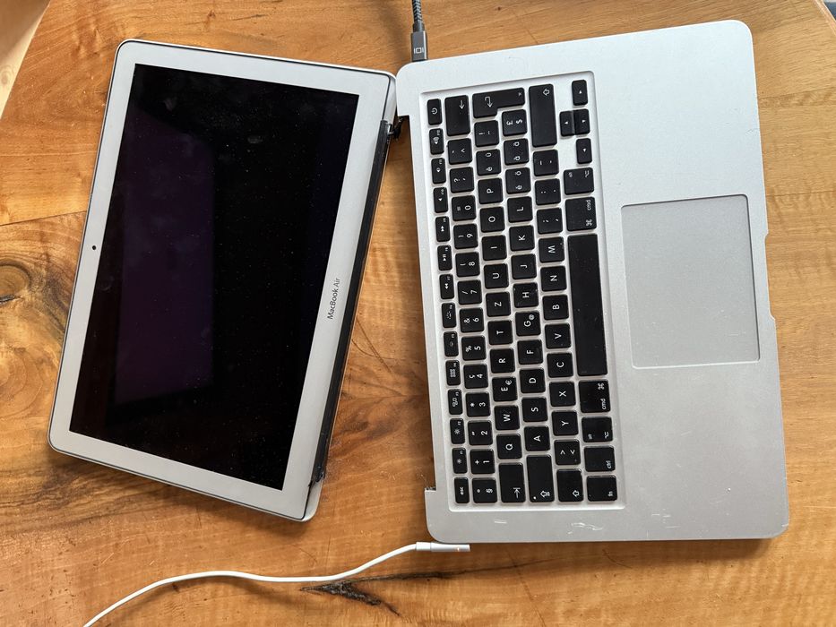 MacBook Air 13" A1369 Mid 2011 | i5 / 4GB / 128GB | Sprawna płyta!