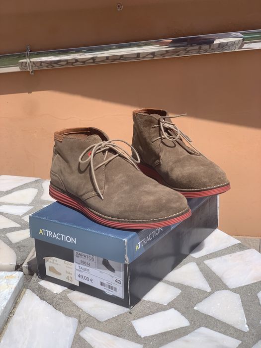 Sapato de homem de camurça