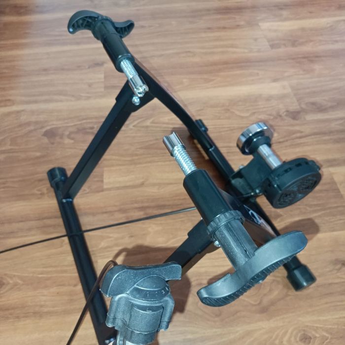 Rowerowy M-WAVE Trenażer magnetyczny Yoke 'N' Roll 10