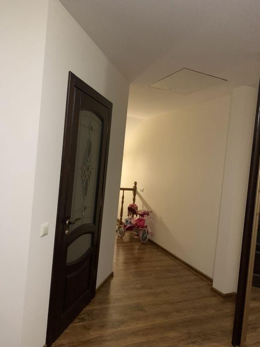 4-к, Івасюка вул., 11, Каскад