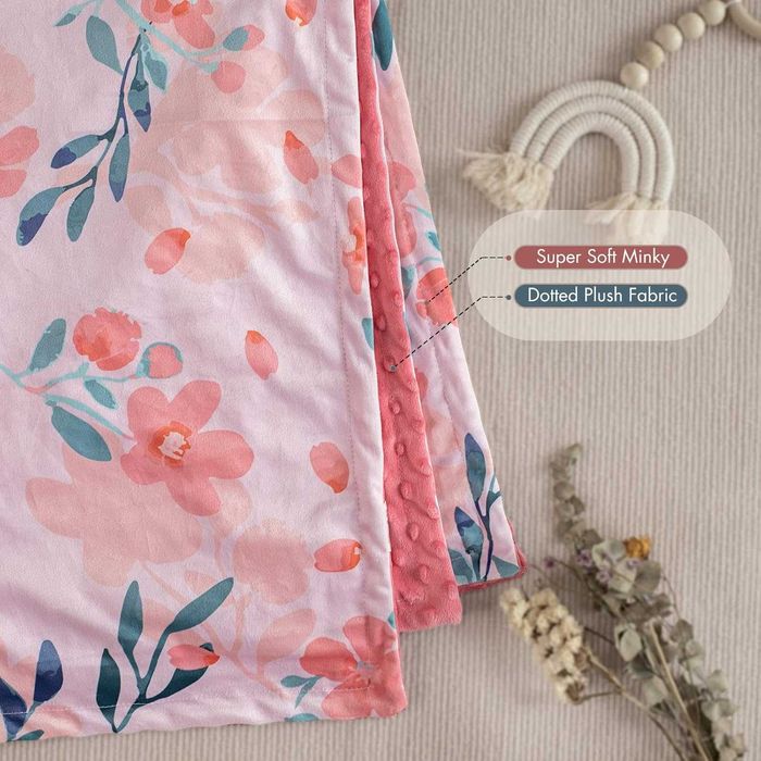 Kocyk Minnky w Różowe Kwiatki – Słodki komfort dla Twojego maluszka!