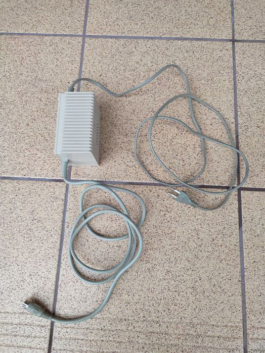 Commodore C64 oryginalny zasilacz, sprawny, stan bdb.