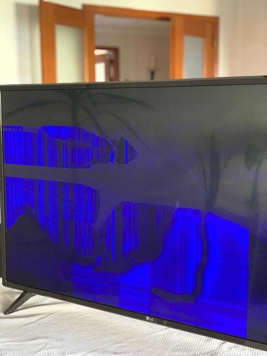 Televisão LG  43" 43UJ630V AVARIADA