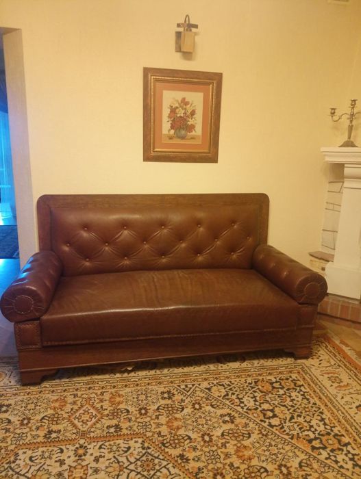 Диван -ретро,кожаный,после реставрации