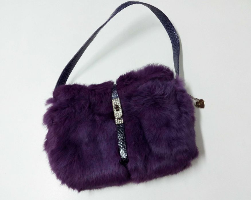 Pochete e estola de pelo verdadeiro tingido