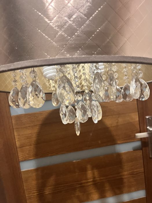 Lampa z kryształkami