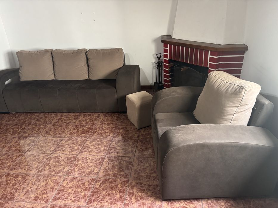 Sofá e poltrona 3+1 e 2 bancos