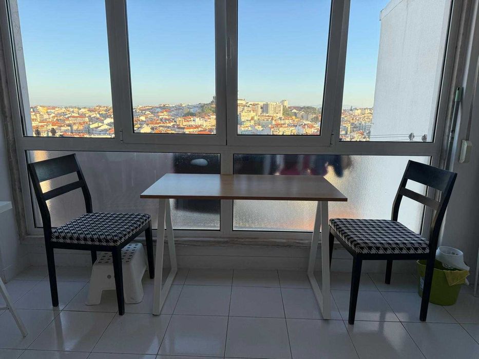 Conjunto mesa + 2 cadeiras