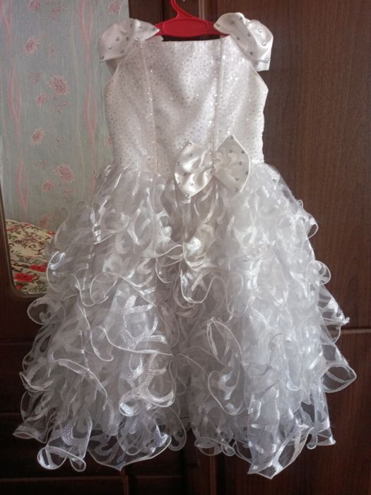 Плаття на випуск