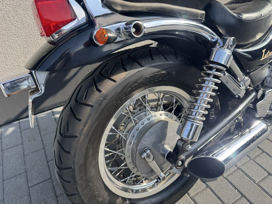 Suzuki Intruder VS750
