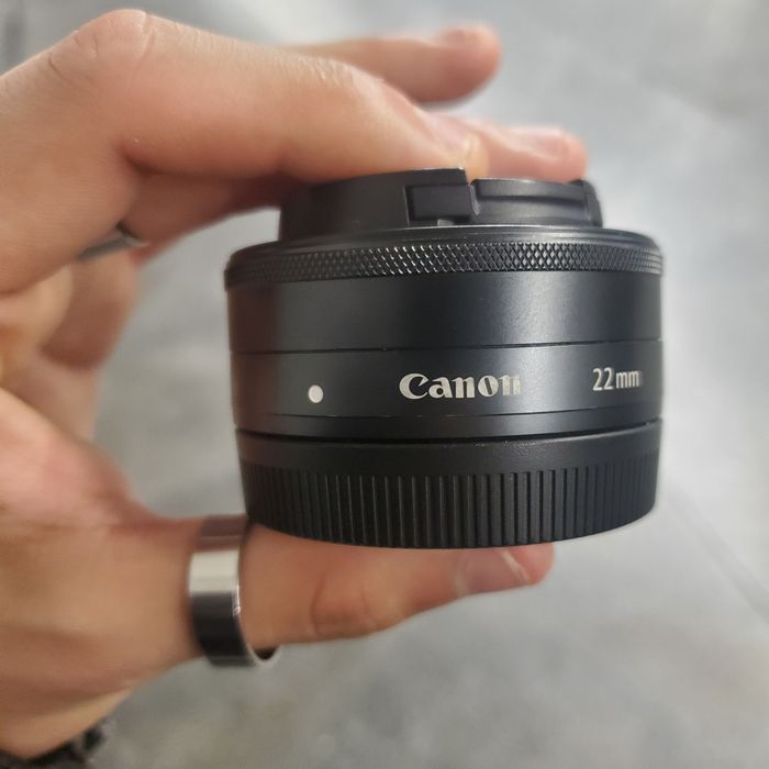 Canon 22mm F/2 EF-M