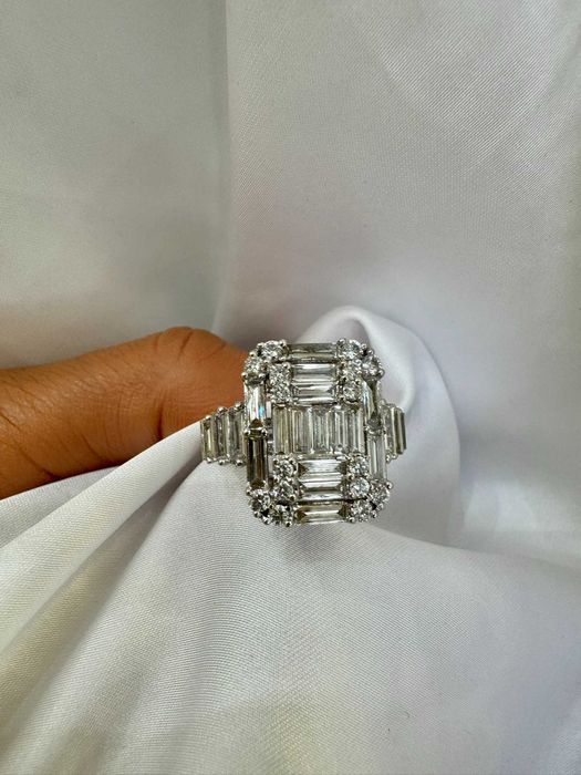 Pierścionek Gwiazd Infinity bagiety 2.33 CT VVS-F