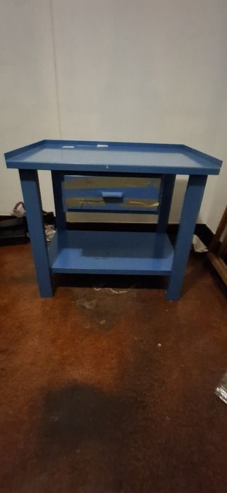 Banca ou mesa em aço Galvanizado com uma gaveta