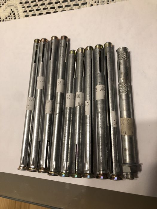 Dybel stalowy montażowy