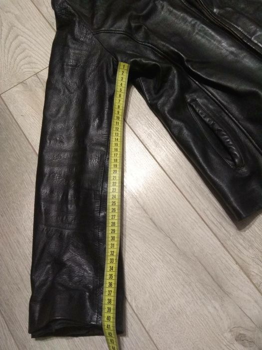 Жіноча шкіряна куртка