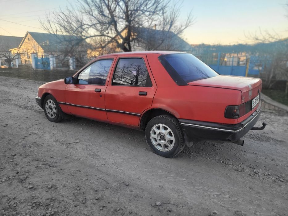 Ford Sierra  газ бензин 1.8 . Чудовий стан