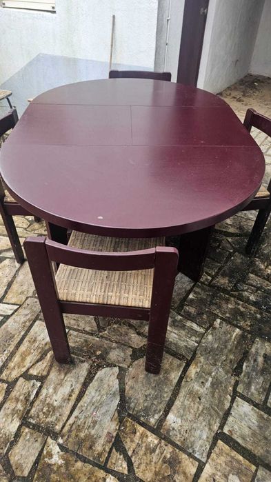 Mesa de Jantar de Madeira Mociça