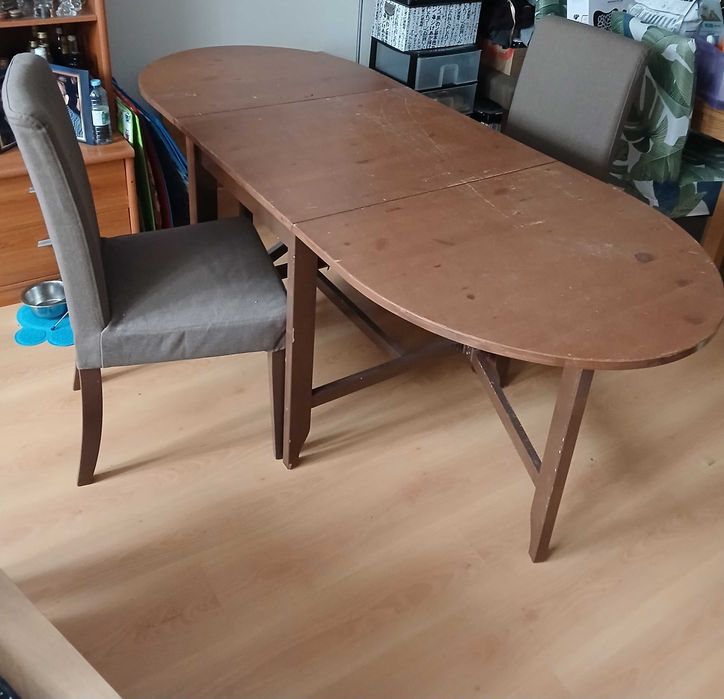 Mesa extensível e cadeiras