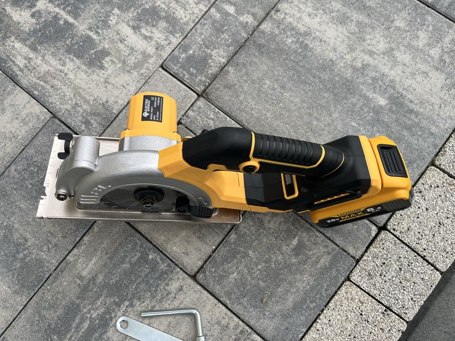 Pila przecinarka  do bateri dewalt