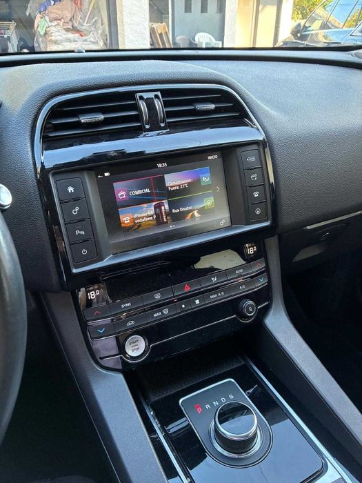Jaguar F-Pace 2.0D 180HP PURE AUTO