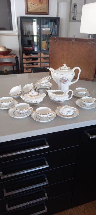 Serviço de café completo para 12 pessoas.  Loiça de Coimbra. Antigo.