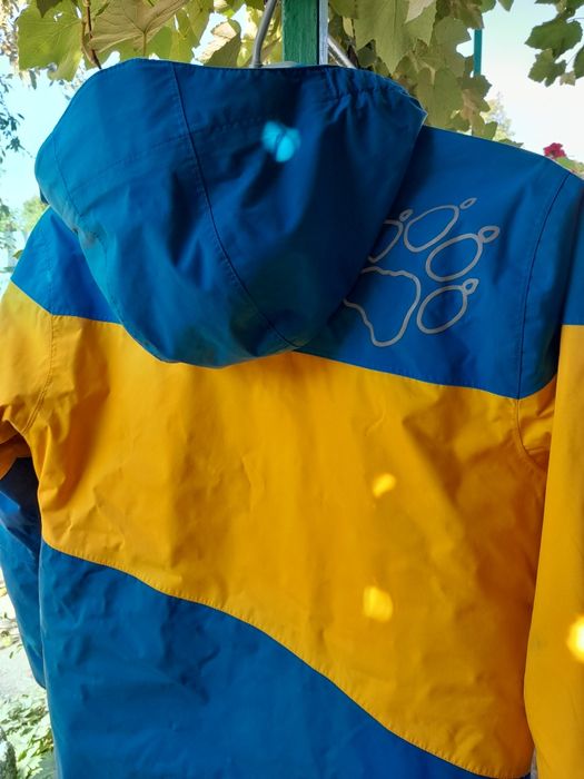 Осіння куртка на хлопця Jack Wolfskin.