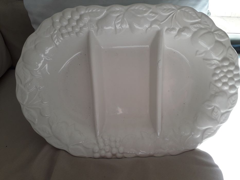 Plates with Multiple Compartments64575235591427122