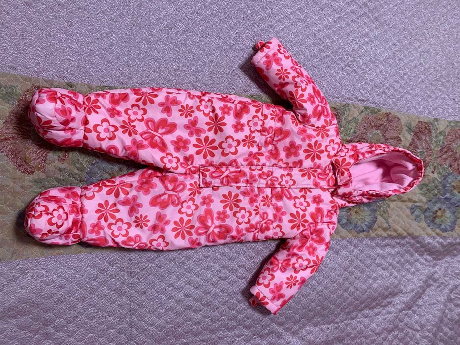 На девочку Комбинезон зимний   человечек CHEROKEE  НА 9-12 месяцев