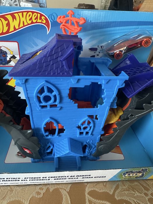 Hotwheels zamek krokodyla +autko