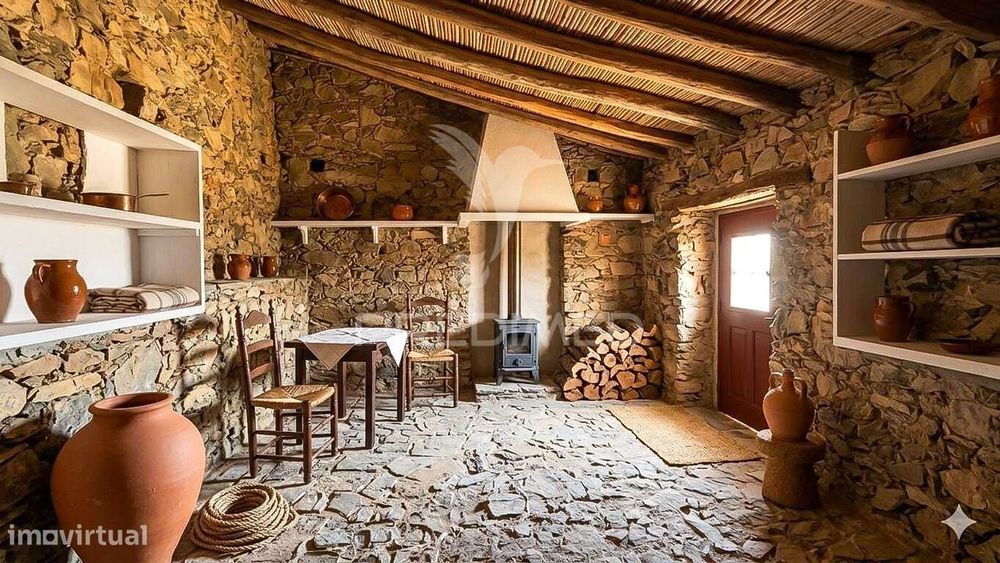 Casa térrea para recuperação total. Com quintal
