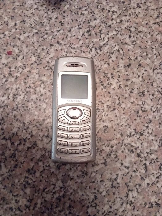 Conjunto de 3 Telemóveis Antigos