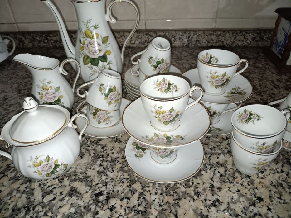 Conjunto de café em porcelana fina