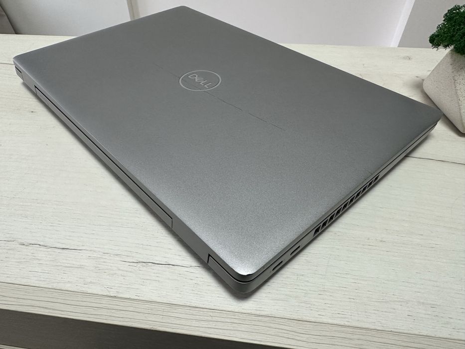 Dell latitude 5520 FHD IPS Touch|i5-1145G7|16GbDDR4|SSD512|IrisXE