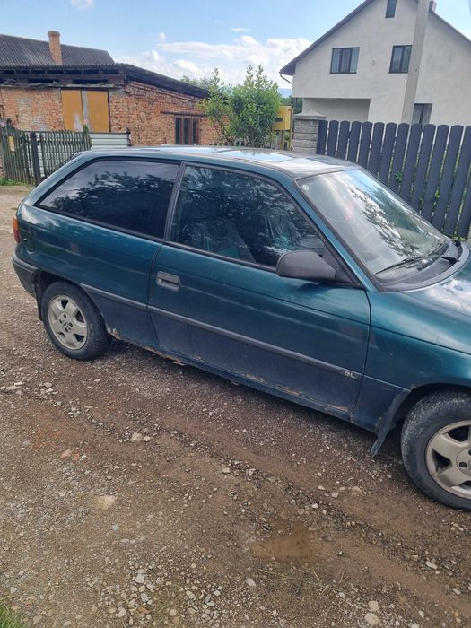 Автомобіль опель астра