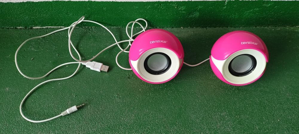 Głośniki różowe.