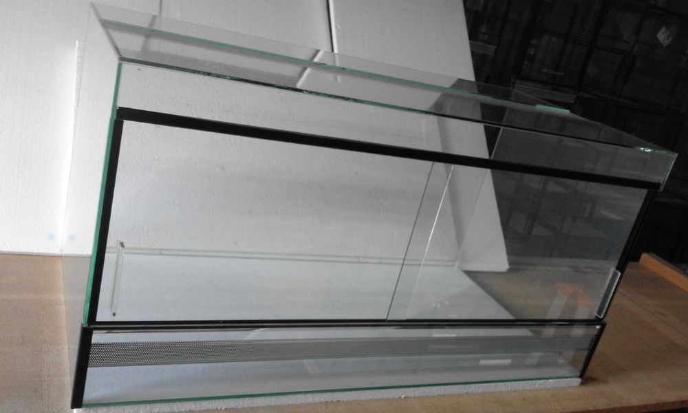 Terrarium 120x60x60H .Idealne dla agamy brodatej lub pytona.Producent.