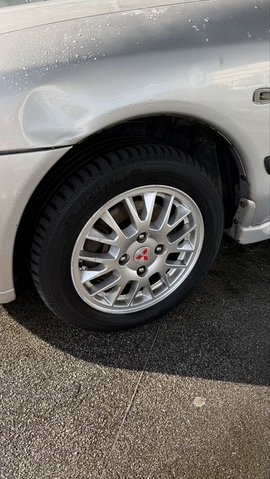 Mitsubishi carisma