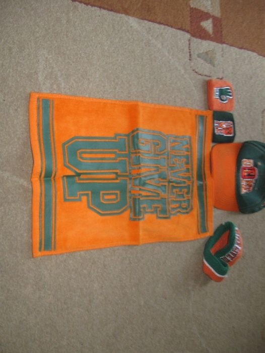 Sprzedam komplet John Cena dla fana WWE.