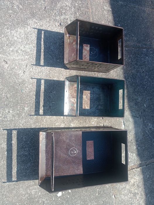 Kuwety metalowe starej produkcji z epoki PRL