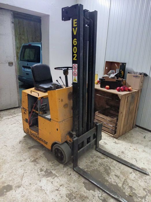 Sprzedam wózek widłowy elektryczny.