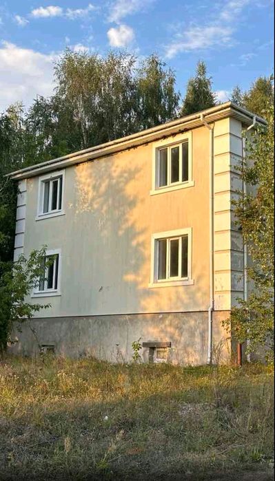 Продам 2х поверховий будинок в селі Троянів